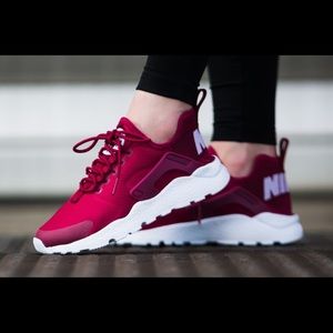nike huarache burgundy womens